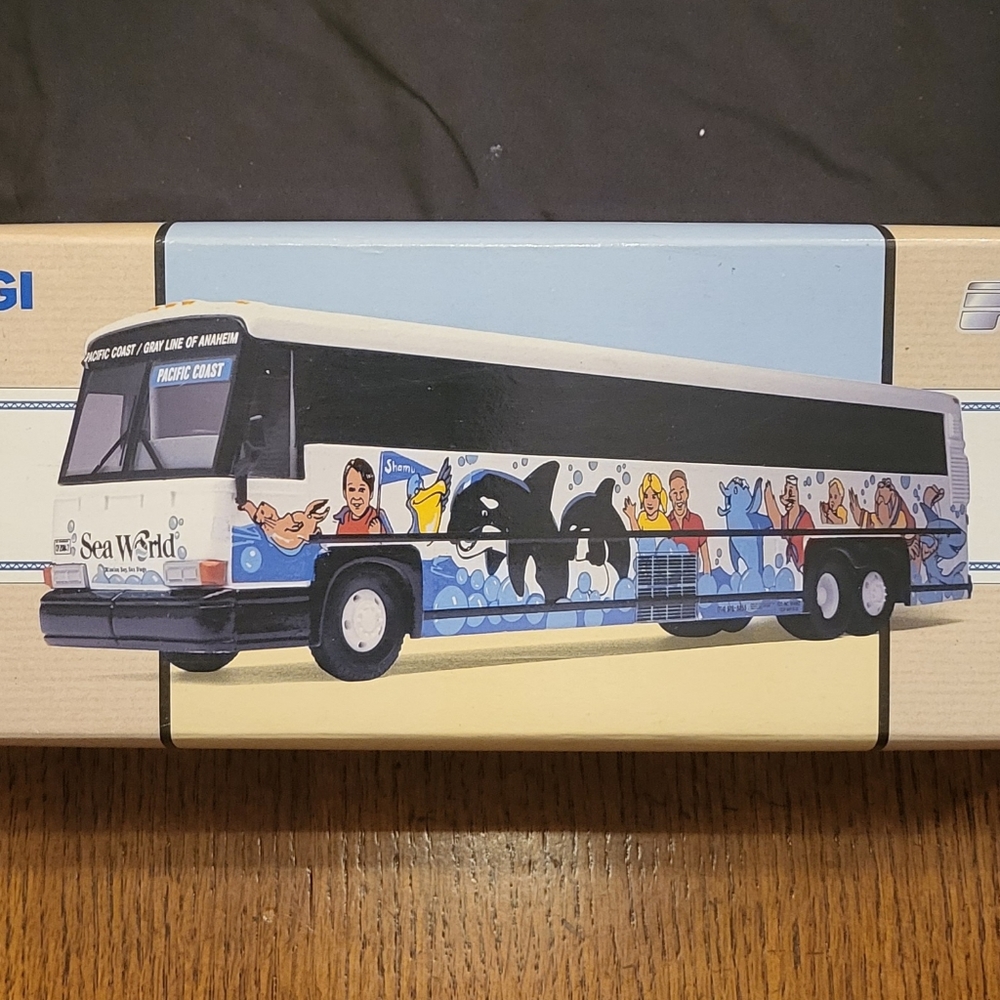 Corgi MCI Seaworld Bus